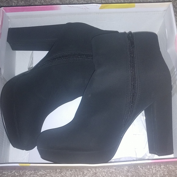 My Delicious Shoes Shoes - Black Ankle Booties